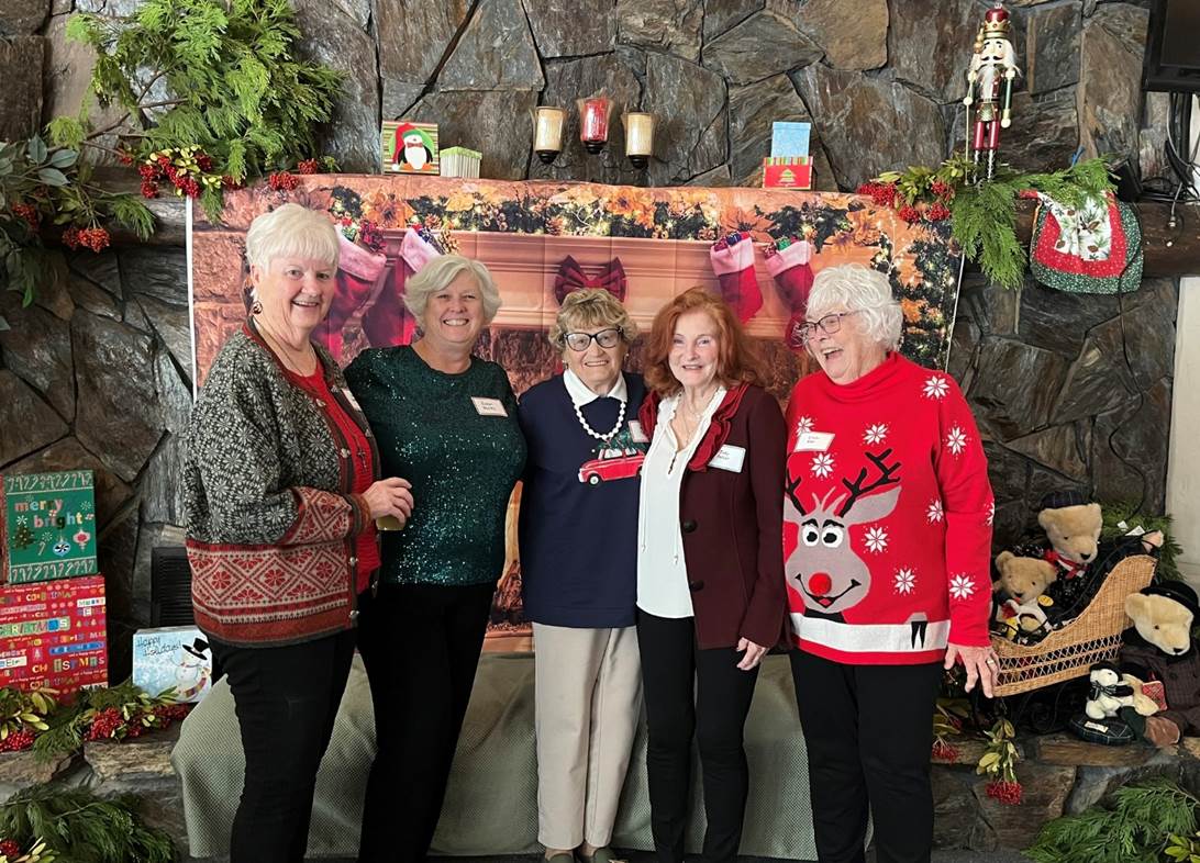 A group of women posing for a photo

Description automatically generated